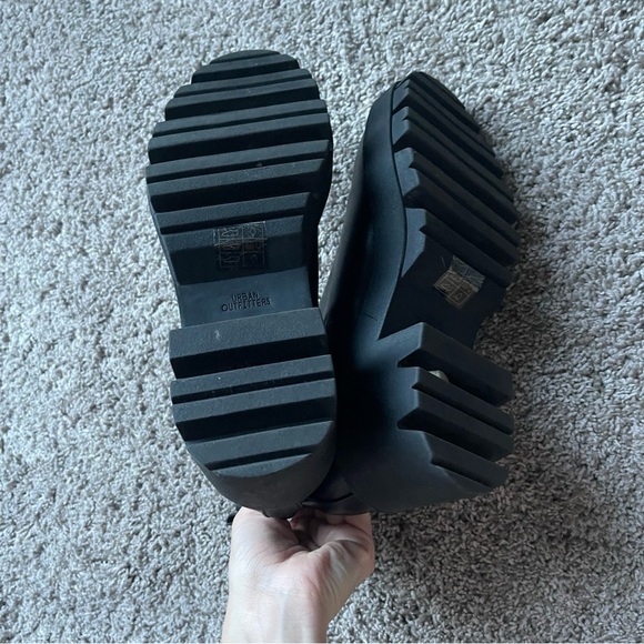 Urban Outfitters Black Chunky Platform Boot Size 7 - Picture 9 of 10